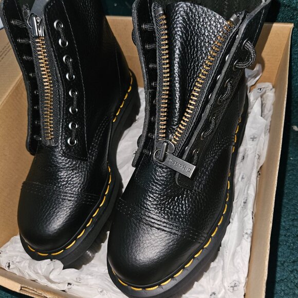Dr. Martens Sinclair Boot - Picture 2 of 5